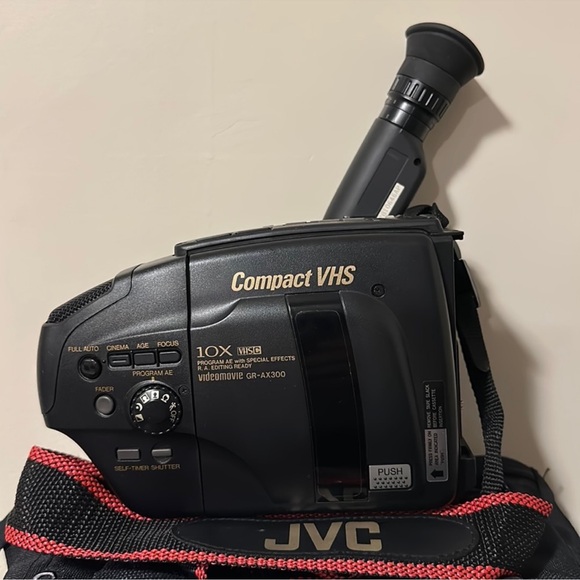 Vintage JVC Compact VHS Camcorder & Accessories - Picture 3 of 14